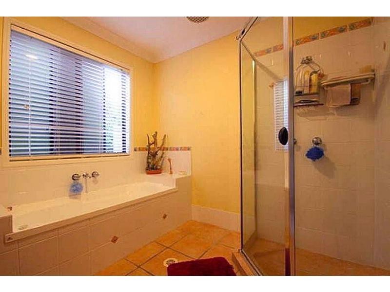 2 Sharscay Close, Burleigh Heads QLD 4220