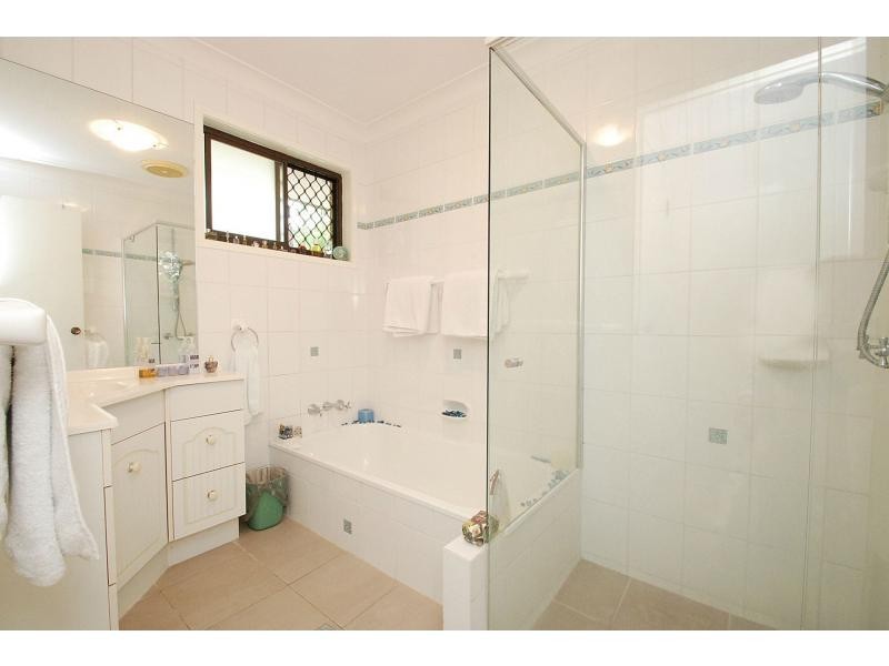 5 Lancelin Drive, Mermaid Waters QLD 4218