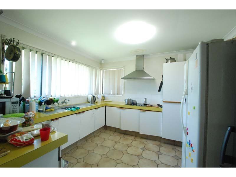 2 Paradise Avenue, Miami QLD 4220