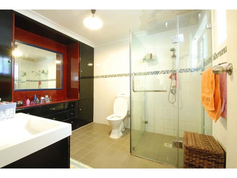 2 Paradise Avenue, Miami QLD 4220
