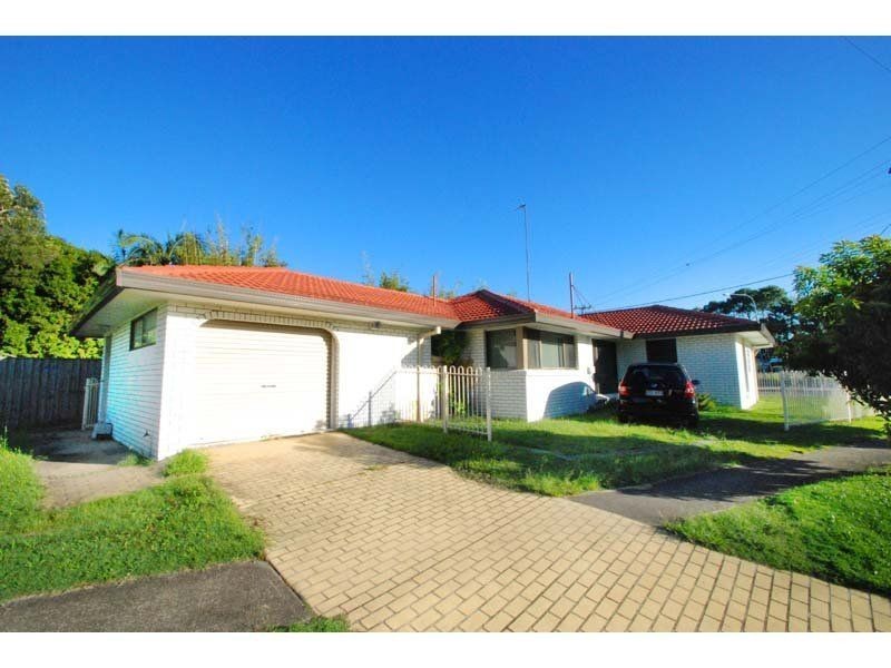 2 Paradise Avenue, Miami QLD 4220