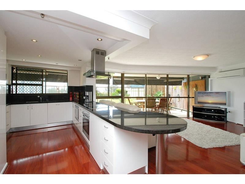 2/45 Hayle Street, Burleigh Heads QLD 4220