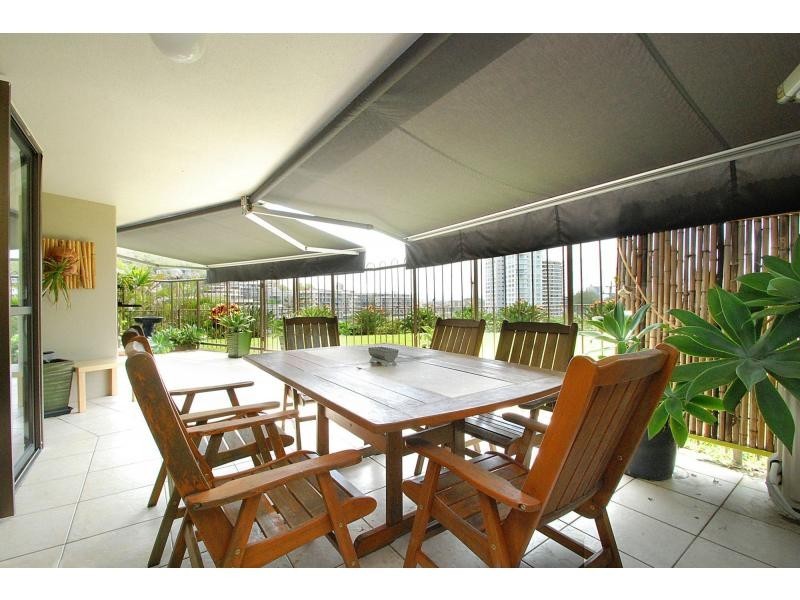 2/45 Hayle Street, Burleigh Heads QLD 4220