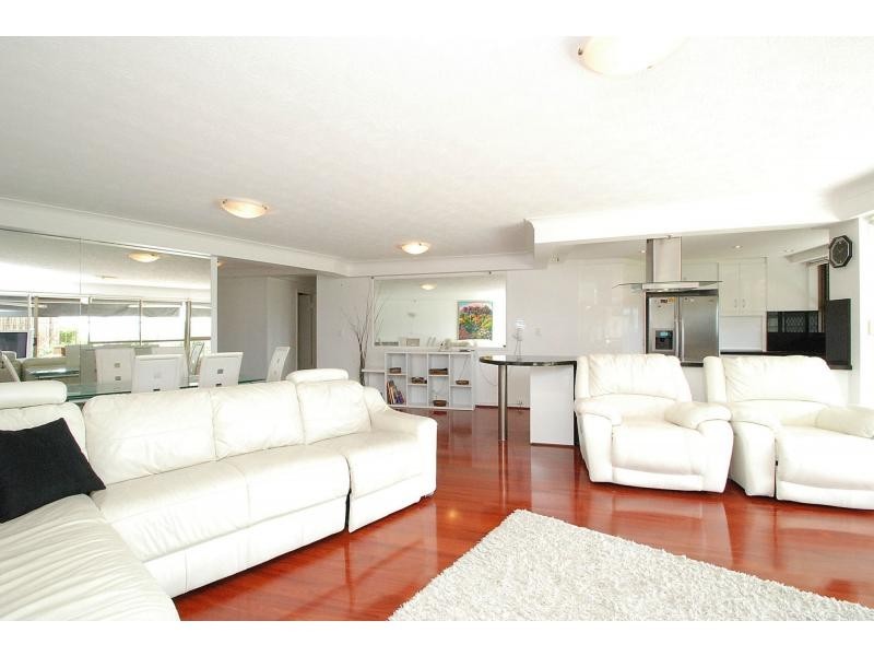 2/45 Hayle Street, Burleigh Heads QLD 4220