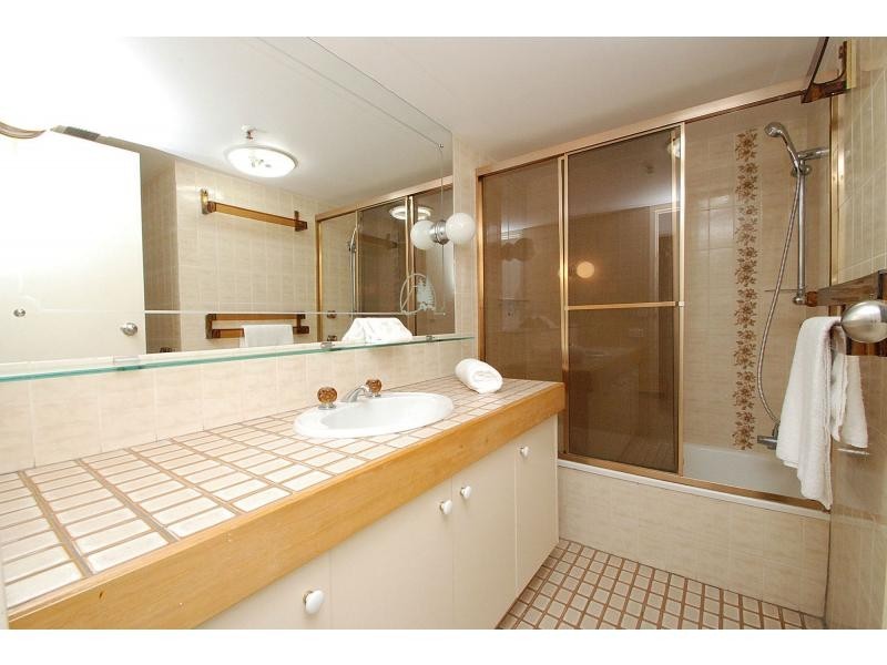 2/45 Hayle Street, Burleigh Heads QLD 4220