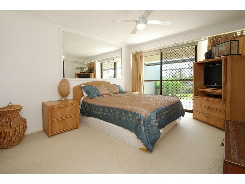 2/45 Hayle Street, Burleigh Heads QLD 4220