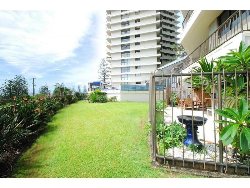 2/45 Hayle Street, Burleigh Heads QLD 4220