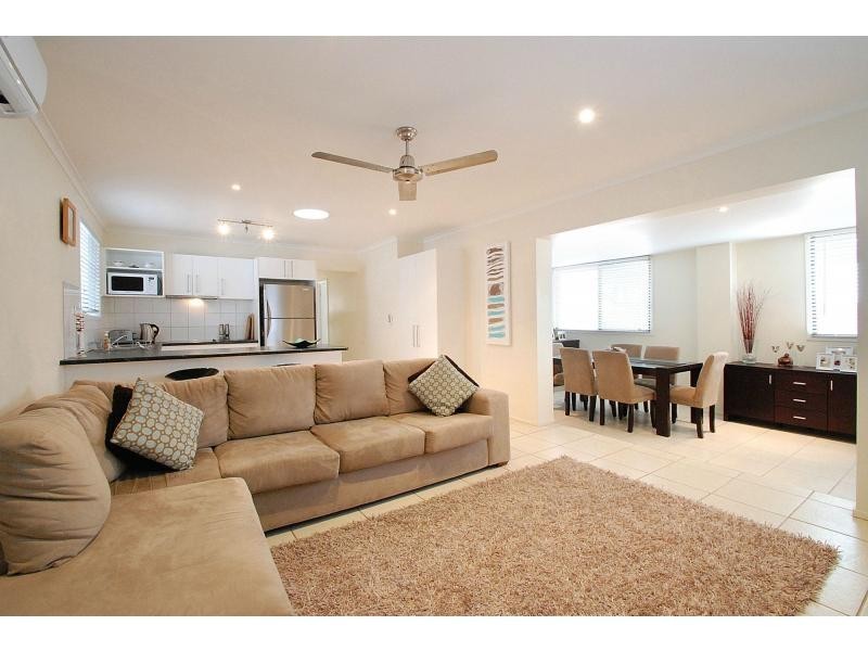 26 Dawn Parade, Miami QLD 4220