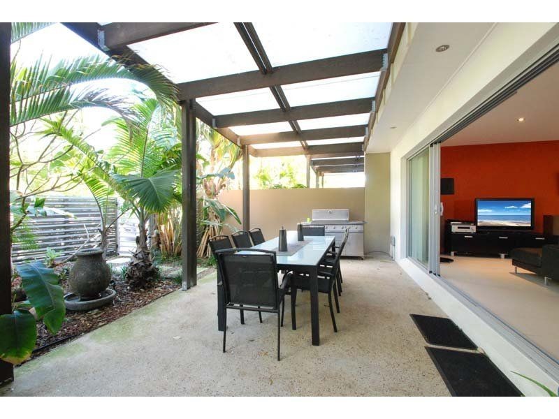2/27 Chairlift Avenue, Mermaid Beach QLD 4218