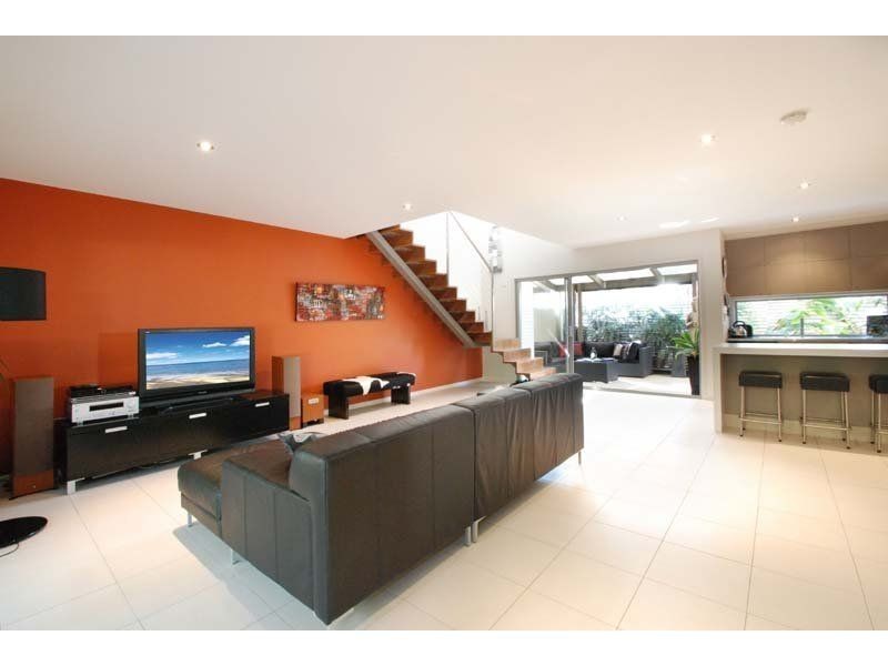 2/27 Chairlift Avenue, Mermaid Beach QLD 4218