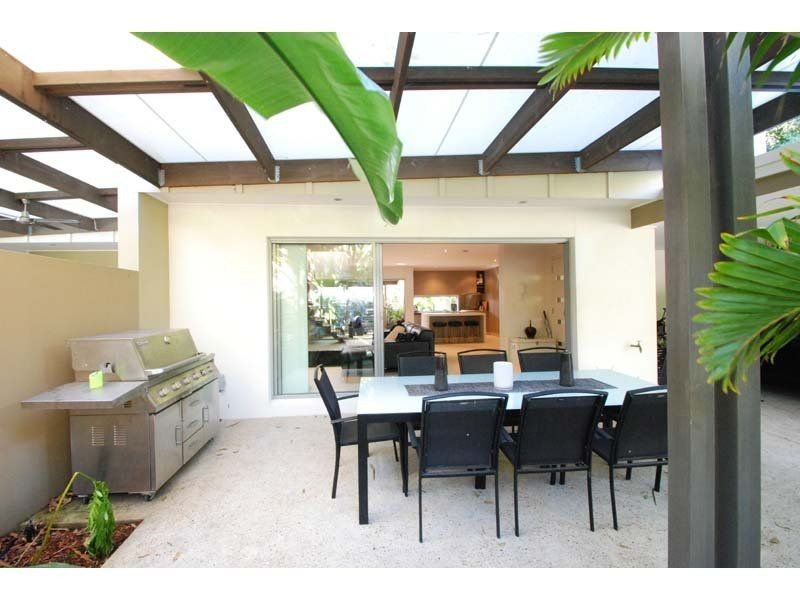 2/27 Chairlift Avenue, Mermaid Beach QLD 4218