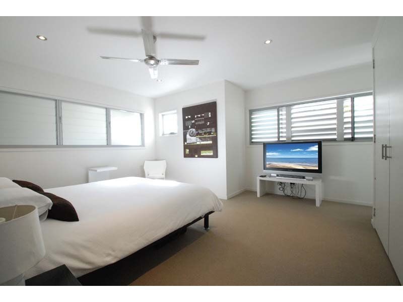 2/27 Chairlift Avenue, Mermaid Beach QLD 4218