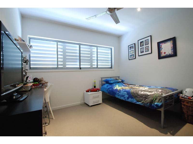 2/27 Chairlift Avenue, Mermaid Beach QLD 4218