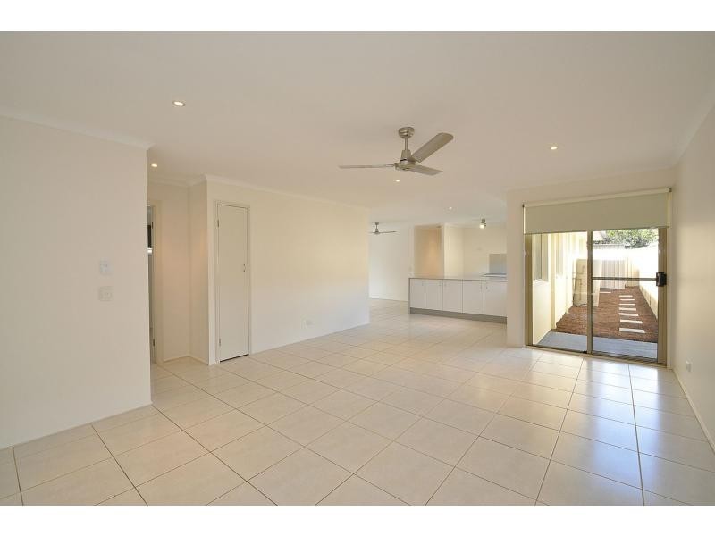 290 Christine Avenue, Varsity Lakes QLD 4227