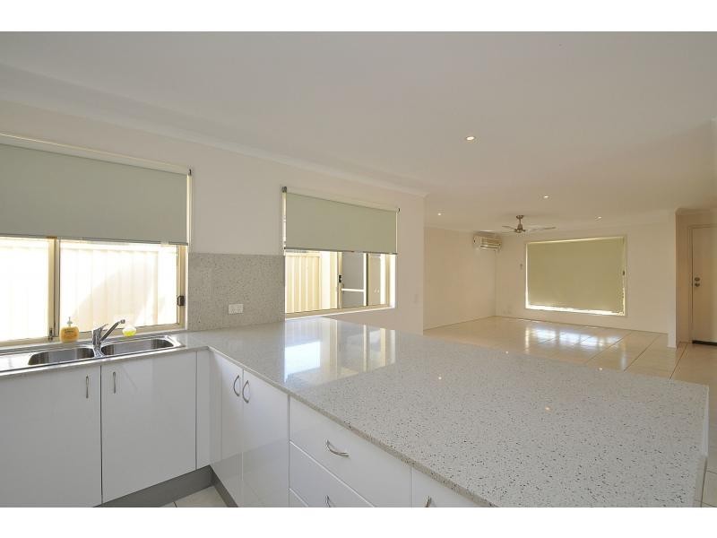 290 Christine Avenue, Varsity Lakes QLD 4227