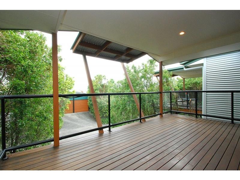 2/2 Ridgeline Way, Highland Park QLD 4211