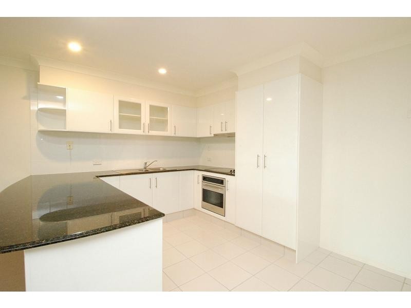 2/2 Ridgeline Way, Highland Park QLD 4211