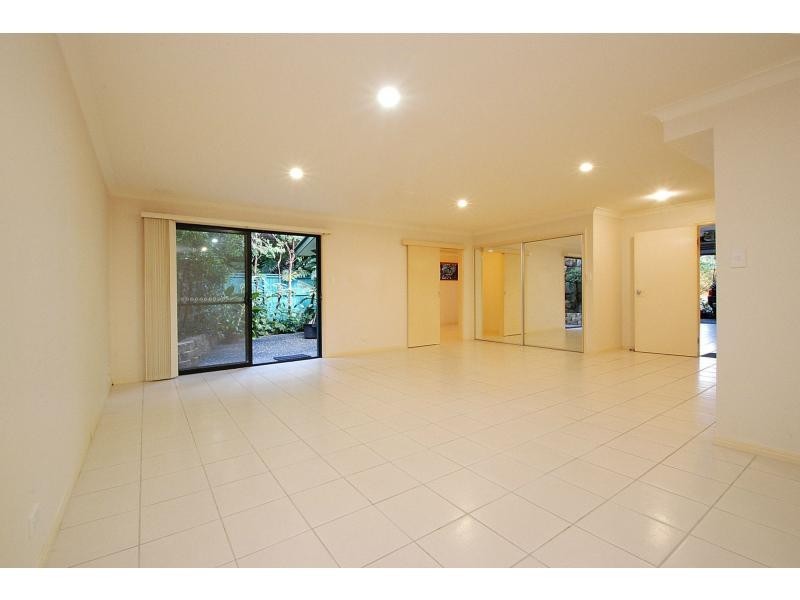 2/2 Ridgeline Way, Highland Park QLD 4211