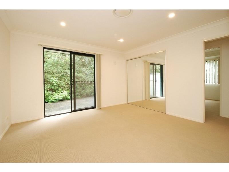 2/2 Ridgeline Way, Highland Park QLD 4211