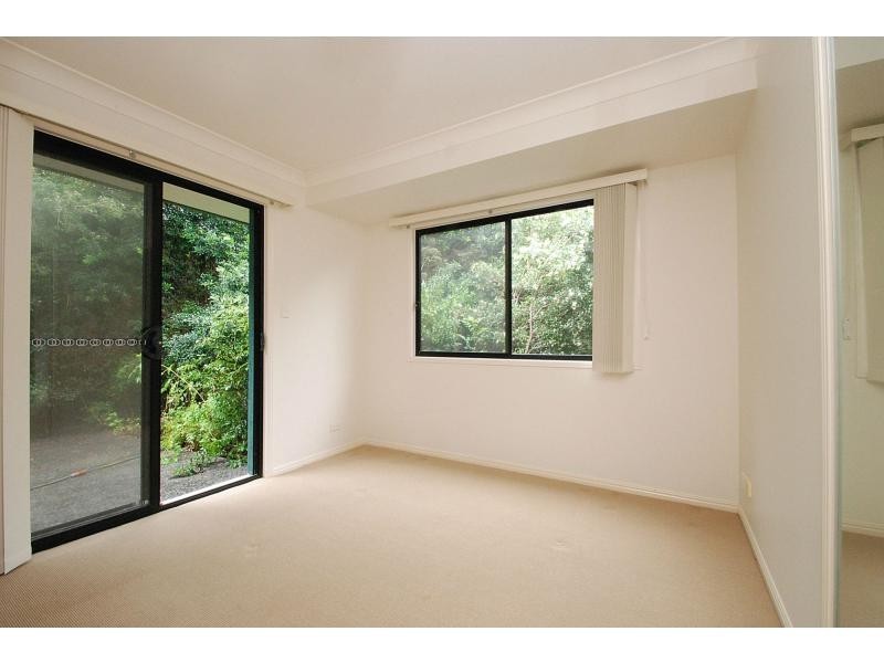 2/2 Ridgeline Way, Highland Park QLD 4211