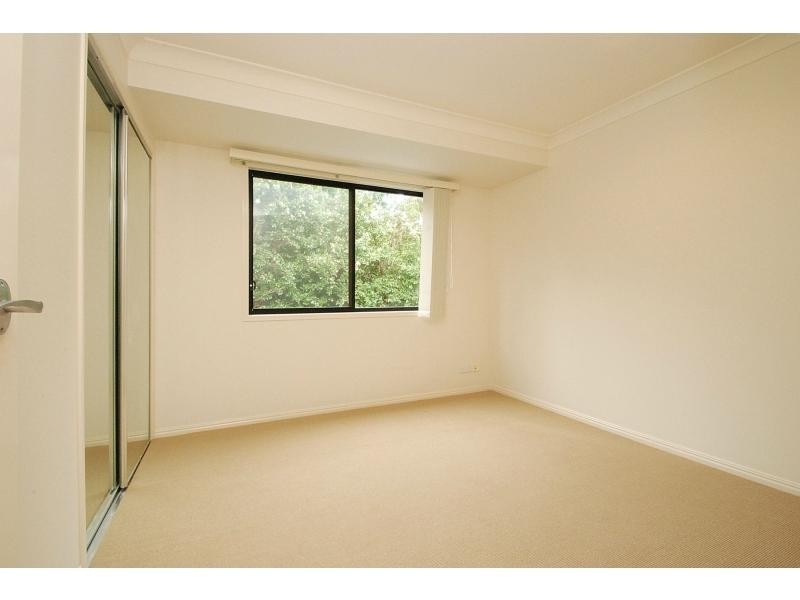 2/2 Ridgeline Way, Highland Park QLD 4211