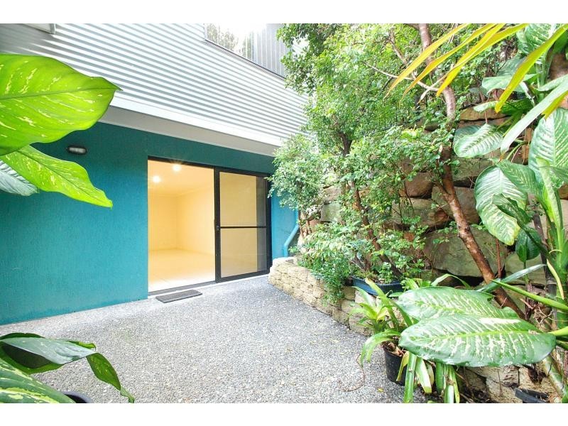 2/2 Ridgeline Way, Highland Park QLD 4211