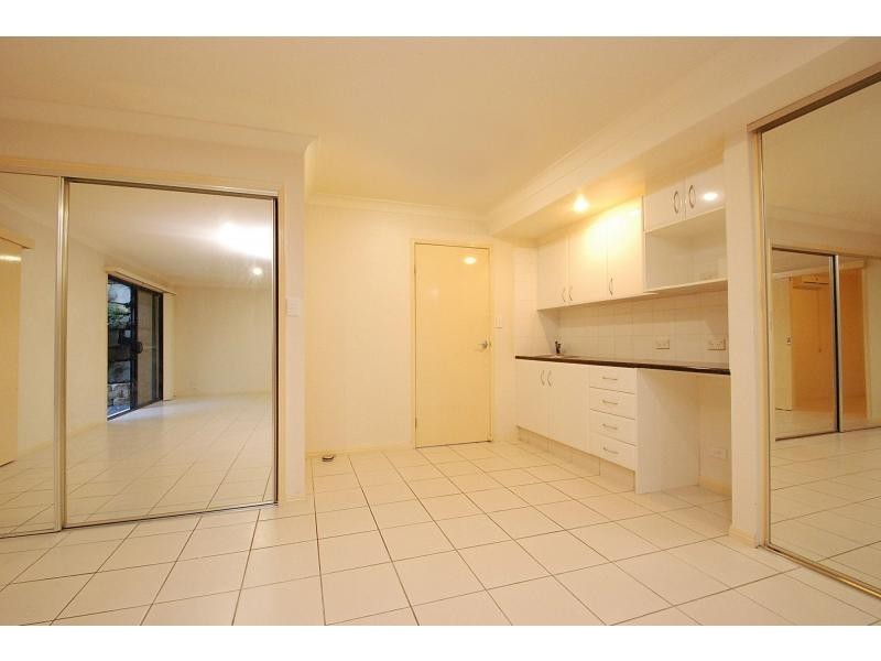 2/2 Ridgeline Way, Highland Park QLD 4211