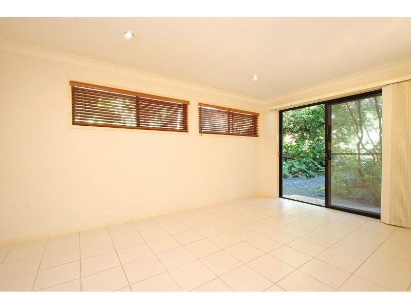 2/2 Ridgeline Way, Highland Park QLD 4211