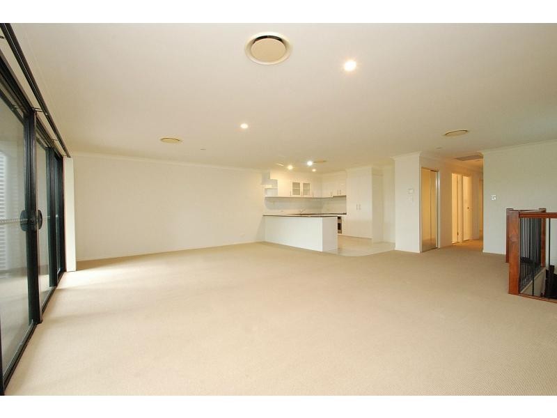 2/2 Ridgeline Way, Highland Park QLD 4211