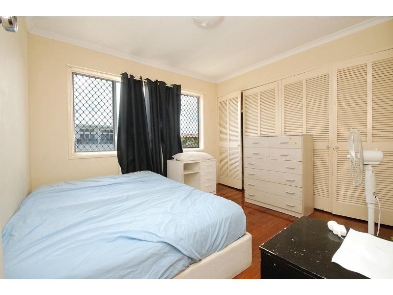 58 Albion Avenue, Miami QLD 4220