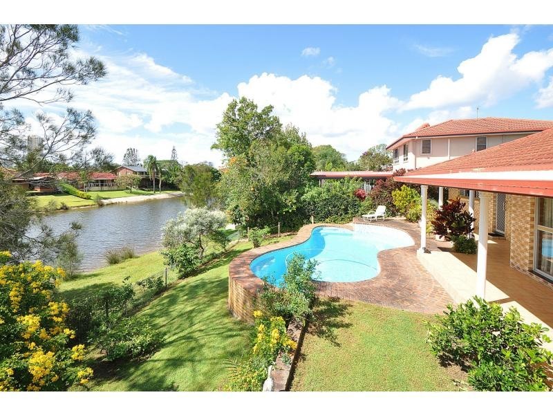 11 Kingfisher Crescent, Burleigh Waters QLD 4220