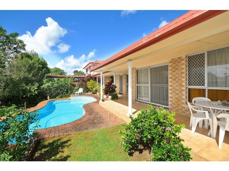 11 Kingfisher Crescent, Burleigh Waters QLD 4220