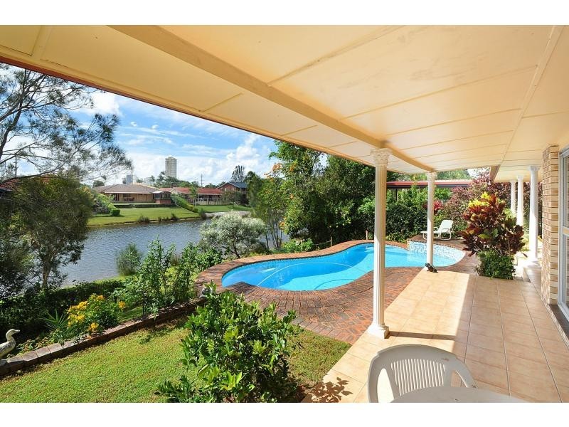 11 Kingfisher Crescent, Burleigh Waters QLD 4220