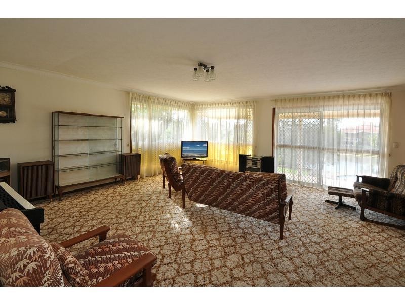 11 Kingfisher Crescent, Burleigh Waters QLD 4220