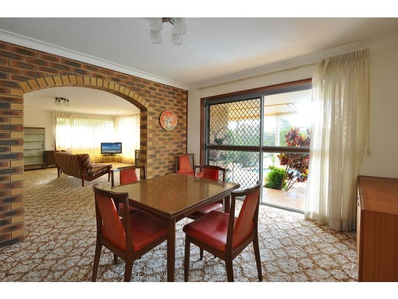 11 Kingfisher Crescent, Burleigh Waters QLD 4220