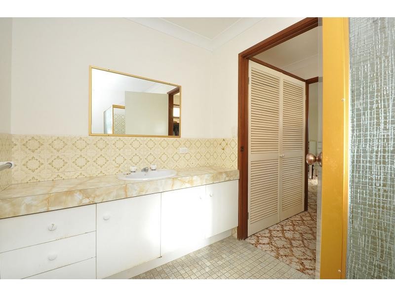 11 Kingfisher Crescent, Burleigh Waters QLD 4220