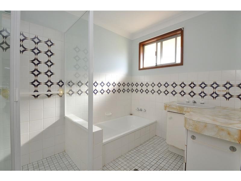 11 Kingfisher Crescent, Burleigh Waters QLD 4220