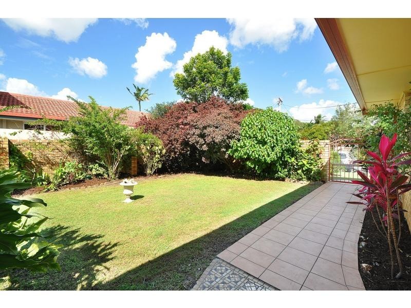 11 Kingfisher Crescent, Burleigh Waters QLD 4220