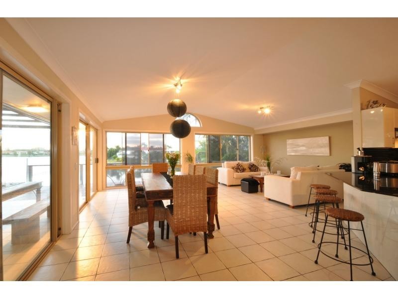 21 Wedgebill Parade, Burleigh Waters QLD 4220