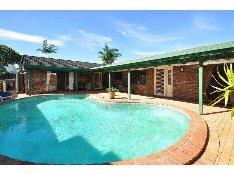 17 Bellbird Avenue, Burleigh Waters QLD 4220