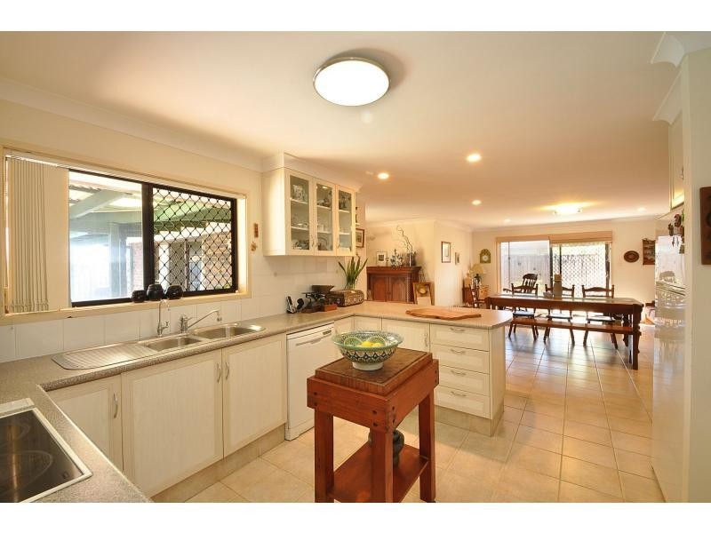 17 Bellbird Avenue, Burleigh Waters QLD 4220