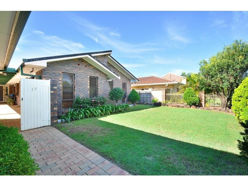 17 Bellbird Avenue, Burleigh Waters QLD 4220