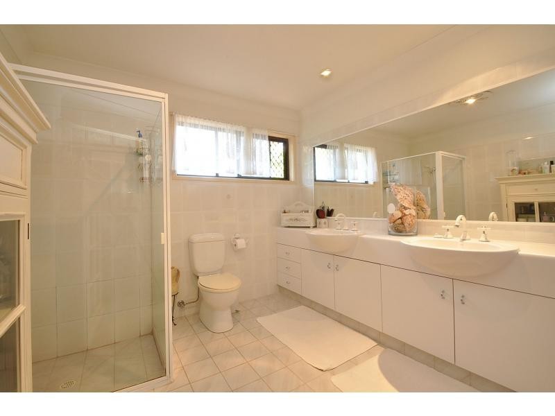 17 Bellbird Avenue, Burleigh Waters QLD 4220