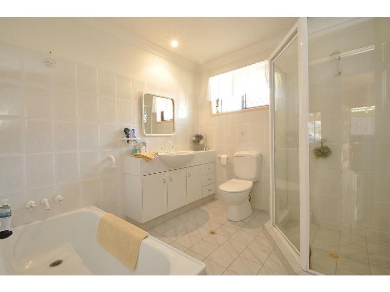 17 Bellbird Avenue, Burleigh Waters QLD 4220