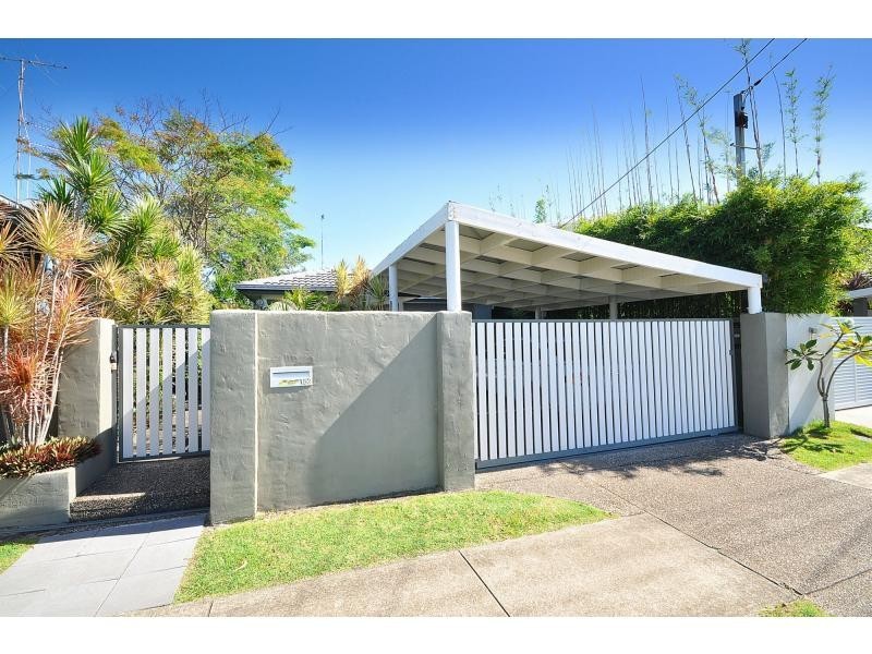 152 Nobby Parade, Miami QLD 4220