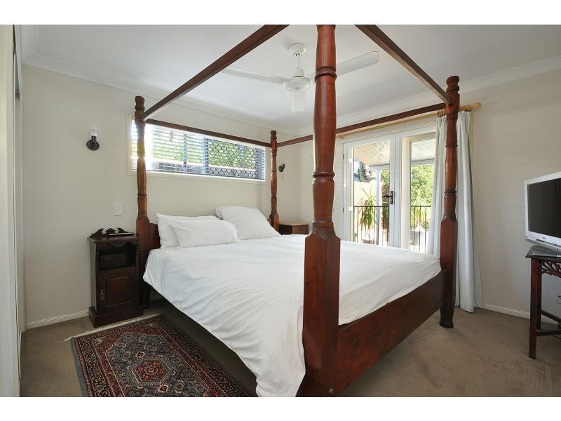 152 Nobby Parade, Miami QLD 4220