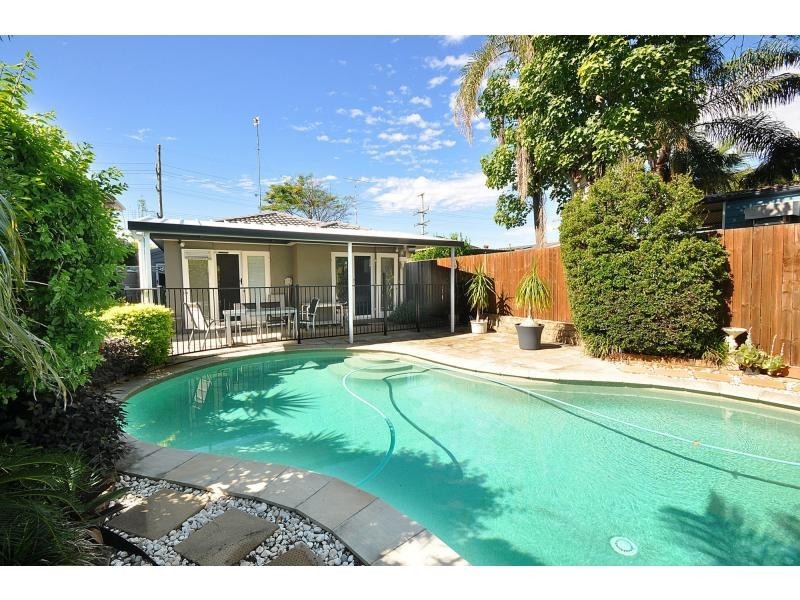 152 Nobby Parade, Miami QLD 4220