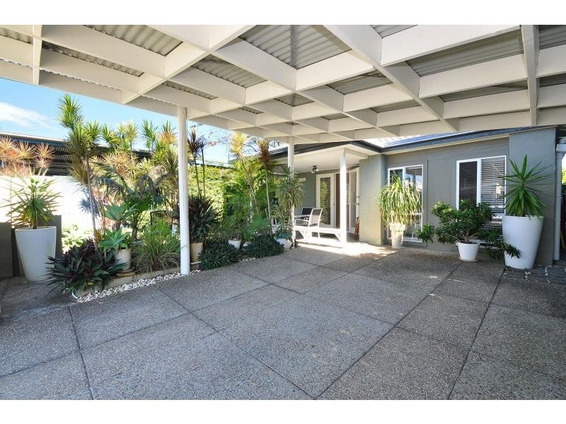 152 Nobby Parade, Miami QLD 4220