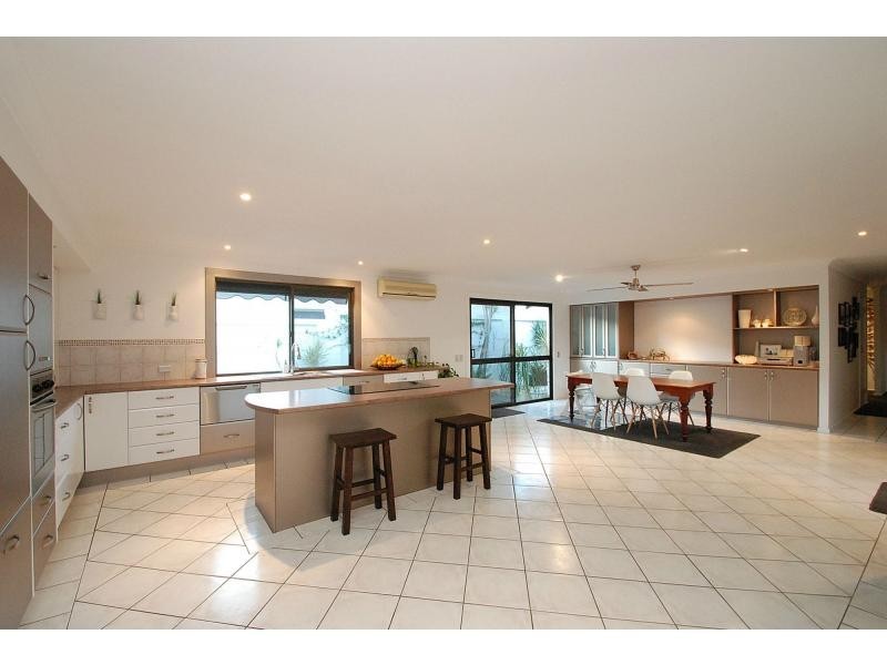 7 Grebe Place, Burleigh Waters QLD 4220