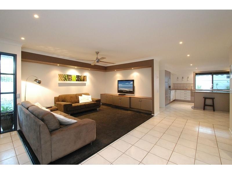 7 Grebe Place, Burleigh Waters QLD 4220